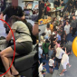 Tình trạng của thanh niên sau khi nhảy từ tầng 4 Aeon Mall Long Biên, cơ quan chức năng lên tiếng