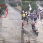 Camera ghi lại cảnh 2 cháu bé đạp xe lao thẳng xuống mương, phép màu xuất hiện chỉ trong tích tắc