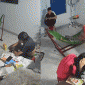 Anh trai hé lộ nguyên nhân cầm ghế đánh em gái dã man và lý do mẹ chứng kiến nhưng không can ngăn