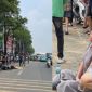 Hà Nội: Nam thanh niên 20 tuổi tử vong sau cú tông vào đuôi ô tô cứu hộ, người thân gục khóc bên đường
