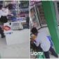 Phẫn nộ clip người đàn ông hành hung dã man cô gái ở cửa hàng hoa quả, sững sờ lý do ra tay