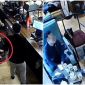 Trái ngược hoàn toàn với lời thanh minh của ‘tổng tài’, con trai chủ quán cà phê tiết lộ toàn bộ quá trình bị đánh