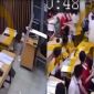 Vụ nam sinh lớp 7 túm tóc, xô ngã cô giáo trong lớp: Sự thiếu hụt giáo dục đạo đức và kỹ năng sống