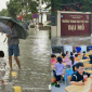 Sở GD-ĐT Hà Nội lên tiếng sau khi nhiều phụ huynh bức xúc cho rằng phản ứng chậm trong ngày mưa lụt