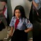 Clip nữ sinh lớp 8 bị bắt quỳ trong nhà vệ sinh, hứng đòn dã man từ bạn học, hé lộ nguồn cơn sự việc