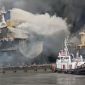 Tàu chở dầu bốc cháy ngùn ngụt khi đang sửa chữa khiến ít nhất 10 người thiệt mạng, 18 người bị thương