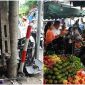 Nguyên nhân vụ nữ tài xế tông xe máy văng lên sạp trái cây khiến 2 người bị thương, chỉ dừng lại khi va vào trụ điện