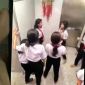 Rợn cảnh nữ sinh bị nhóm bạn vây đánh trong nhà vệ sinh trường học ở TP HCM