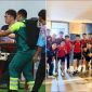 Dính chấn thương kinh hoàng tại SEA Games 33, đội trưởng Lào nhận mòn quà ý nghia từ U22 Việt Nam