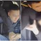 Rùng mình clip tài xế taxi bị khách dùng đũa tấn công khi đang lái xe, người vợ la hét trong vô vọng