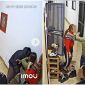 Xôn xao clip người phụ nữ lao vào đánh hàng xóm tới tấp vì cho rằng con trai bị tố sàm sỡ