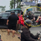 Kinh hãi ô tô tông liên hoàn 5 xe máy: Nhiều người cấp cứu, tài xế xe ôm bị cuốn vào gầm đẩy đi 10m