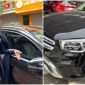 Mercedes tiền tỷ bị đập phá không thương tiếc khi đỗ vỉa hè: Camera ghi trọn khoảnh khắc gây phẫn nộ của 2 mẹ con