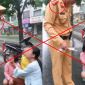 Thanh Hóa: Công an thông tin chính thức về hình ảnh người mẹ và 2 con nhỏ quỳ gối cầu xin CSGT