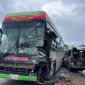 Hiện trường đổ nát vụ xe khách giường nằm và ô tô con đâm thẳng vào nhau: 2 người tử vong thương tâm