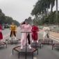 Hà Nội: Nhóm phụ nữ mang bạt nhún ra nhảy trong đền Hai Bà Trưng khiến dân tình sửng sốt