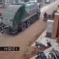 Camera ghi lại va chạm giữa xe rác và 1 học sinh trên đường Nguyễn Tuân, nam sinh kêu cứu thất thanh 