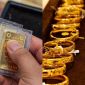 Giá vàng chiều 12-2 tiếp tục neo cao sát đỉnh, vàng miếng SJC đứng yên, thị trường dõi theo biến động quốc tế
