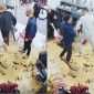 Rúng động clip nhóm người đòi nợ mang theo vật giống súng, camera ghi lại màn hành hung dã man