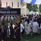 Thực trạng hàng trăm phụ huỵnh xếp hàng xuyên đêm giành suất vào lớp 10 cho con, nhà trường công bố phương án mới 
