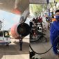 Giá xăng dầu hôm nay 15/4 tăng - giảm trái chiều, nhiên liệu bay và vé máy bay khi nào bình ổn trở lại?