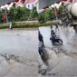 Bắc Ninh: Bé trai đột ngột lao qua đường, xe bồn không kịp tránh, camera ghi lại toàn bộ diễn biến