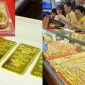 Giá vàng hôm nay 27/4: Người mua vàng SJC lỗ tới 8 triệu sau gần 1 tháng, vàng nhẫn 9999 và thế giới cùng đổi chiều