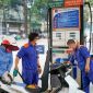 Giá xăng dầu hôm nay 28/4: Dầu diesel, xăng RON 92 và RON 95 'đua' nhau giảm mạnh, giá lăn bánh VinFast VF 3 cực rẻ
