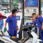 Giá xăng dầu hôm nay 30/4: Dầu diesel, xăng RON 92 và RON 95 đồng loạt thay đổi, bảng giá ‘đầy bình’ các mẫu xe số 