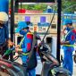 Tin ‘nóng’ giá xăng dầu tối 30/4: Xăng RON 92 và RON 95 duy trì mức rẻ, xe máy không cần xăng mới ra mắt với giá ‘mềm’