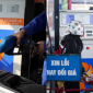 Giá xăng dầu hôm nay 1/5: Đồng loạt giảm sâu từ mức cao nhất 3 tuần