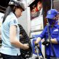 Giá xăng dầu hôm nay 4/5: Dầu diesel, xăng RON 92 và RON 95 đồng loạt ‘rẻ cắt gốc’, giá lăn bánh Hyundai Grand i10 'mềm'