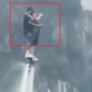 Clip khách du lịch và VĐV biểu diễn flyboard chìm xuống hồ: Nguyên nhân vụ việc và tình trạng vận động viên