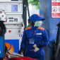 Giá xăng dầu hôm nay 10/5: Dầu diesel giảm gần 40% so với đỉnh, người dùng RON 95 hưởng lợi
