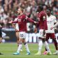 Arsenal thắng nghẹt thở, CĐV bị ném xuống cầu thang ở sân London Stadium