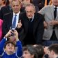 Florentino Perez khẩu chiến với CĐV Real Madrid, an ninh tịch thu biểu ngữ phản đối tại Bernabeu