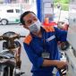 Giá xăng dầu chiều 27/5: RON 92 và RON 95 ‘bán như biếu’, dầu diesel sụt hơn 16.000 đồng/lít, giá lăn bánh VinFast VF 9