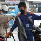 Giá xăng dầu trưa nay 28/5: Dầu diesel, xăng RON 92 và RON 95 đều cách ‘đáy’ rất gần, giá lăn bánh Toyota Vios đang rẻ