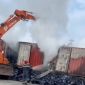 Container chở 2.500 két bia bất ngờ cháy trên Quốc lộ 29, người dân bất lực nhìn ngọn lửa lan nhanh