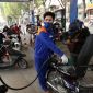 Giá xăng dầu hôm nay 4/6: E10 và RON 92 ‘rẻ như cho’, dầu diesel sắp chạm ‘đáy’ mới, giá lăn bánh Toyota Veloz Cross rẻ