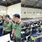 Cảnh tượng khó tin bên trong ổ lừa đảo âm mưu lập căn cứ ở Việt Nam, thu giữ nhiều vật chứng