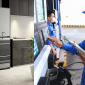 Giá xăng dầu hôm nay 19/6: Xăng E10 giảm gần 1.500 đồng/lít, tủ lạnh Hitachi 6 cánh giá ra sao?