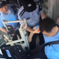 Camera ghi lại khoảnh khắc tài xế xe buýt lên cơn nhồi máu cơ tim, vẫn kịp làm một hành động cứu sống 12 hành khách