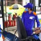 Giá xăng dầu trưa nay 22/6: E10 và RON 92 giảm 10.000 đồng, dầu diesel về gần 20.000 đồng/lít, VinFast VF 5 lăn bánh rẻ
