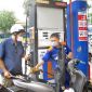 Giá xăng dầu chiều nay 23/6: RON 92 'phá đáy', E10 tụt hơn 10.000 đồng/lít, giá Toyota Corolla Cross lăn bánh bao nhiêu?