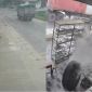 Phú Thọ: Lốp container rơi khỏi xe, lăn vào nhà dân cạnh đường, chủ nhà kể lại cảnh tượng khó quên