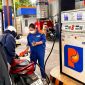 Giá xăng dầu hôm nay 2/7: E10 và RON 92 vẫn ‘rẻ như cho’, dầu diesel giảm gần 23.000 đồng/lít, giá lăn bánh VinFast VF 5