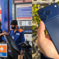 Giá xăng dầu hôm nay trưa 3/7: Diễn biến trái chiều, giá xăng dầu rẻ, iPhone 17 Pro Max giá bao nhiêu?