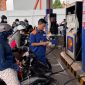 Giá xăng dầu trưa 7/7: RON 92, E10 đều tụt hơn 10.000 đồng, dầu diesel sắp về 20.000 đồng/lít, giá lăn bánh VinFast VF 3