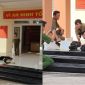 Hai đối tượng nghi trộm chó gặp tai nạn trên đường đưa chó đi bán, liều lĩnh rút súng điện ra đe dọa